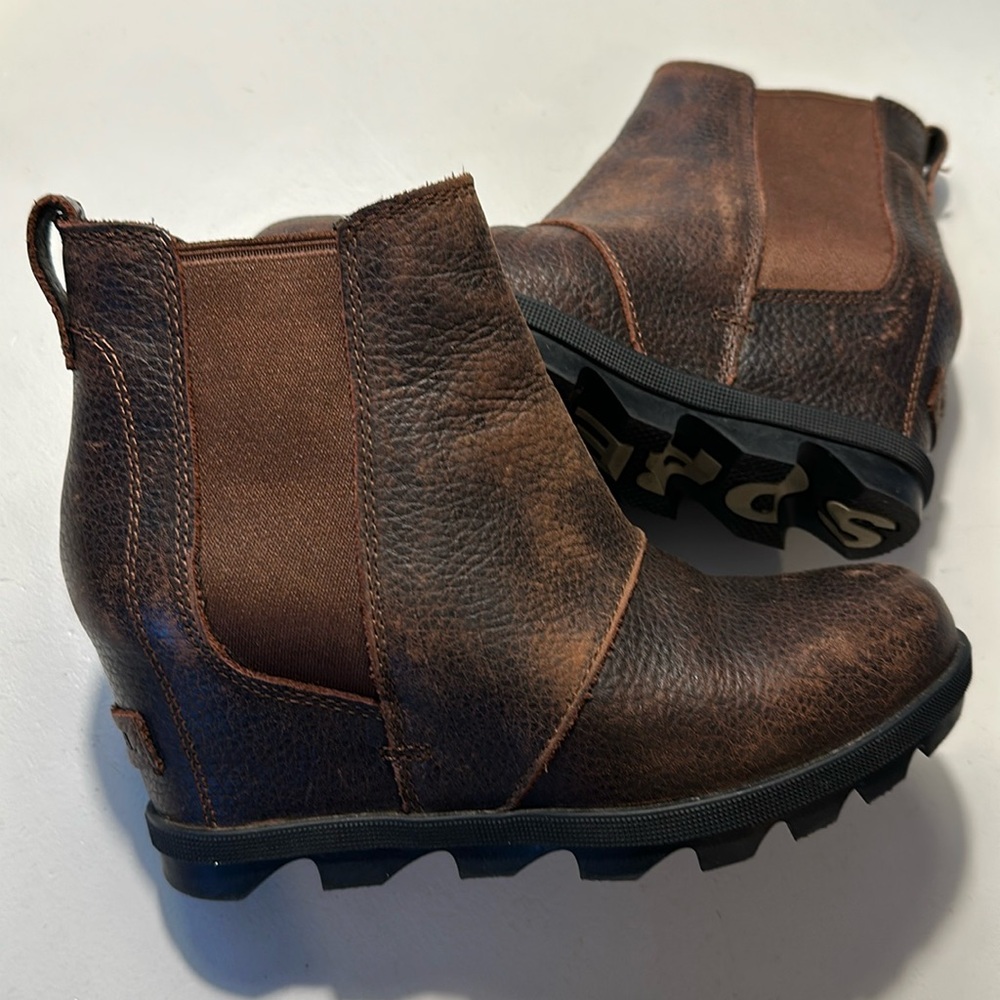 Joan of Arctic Sorel wedge boots